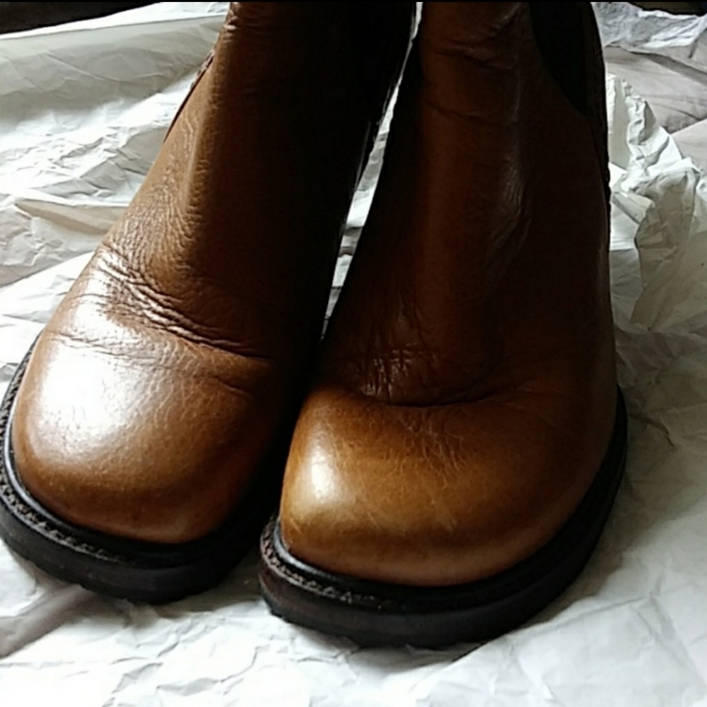 Boots - Picture 4 of 6